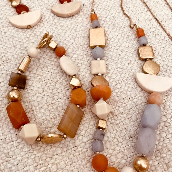 Jewelry Beautiful Necklace, Bracelet and Earrings set - Picture 4 of 16